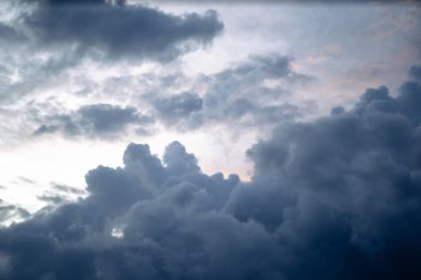 Bulutlu Gökyüzünün dramatik Bulutu