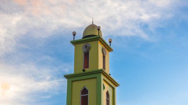 Mavi Gökyüzüne Karşı Cami Minaresi