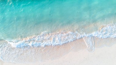 Turkuaz Sularla Sandbar 'ın Hava Görüntüsü