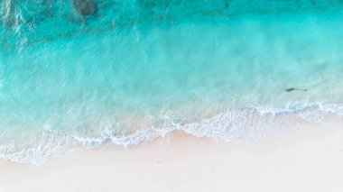 Turkuaz Sularla Sandbar 'ın Hava Görüntüsü