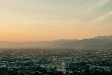 Günbatımında Şehir Manzarası Hava Görüntüsü