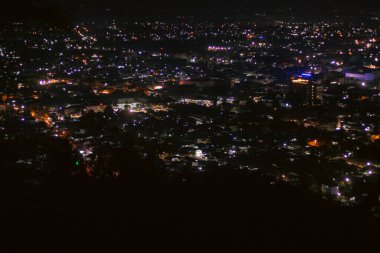 Alacakaranlıktaki Şehir Manzarası