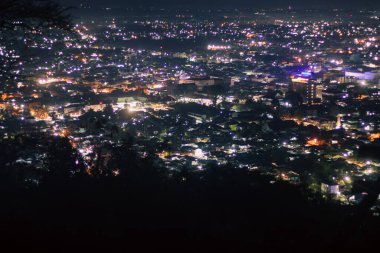Alacakaranlıktaki Şehir Manzarası