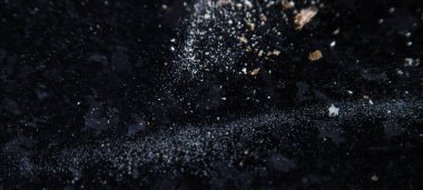 Un ve ekmek kırıntılarından oluşan koyu arkaplanda soyut bir resim. Kavramsal görüntü, uzaya ve evrene atıfta bulunma, bilinmeyen, ışık ve karanlık..