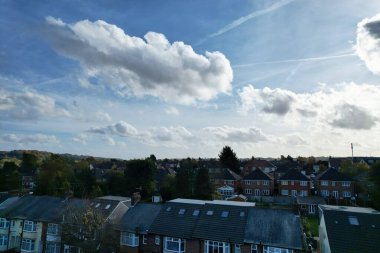 Güneşli bir günde, Britanya 'nın Luton şehrinin güzel hava manzarası  