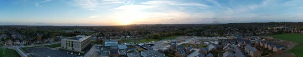 英格兰 Luton 2022年10月26日 英国卢顿路 Barnfield College Higher Education的美丽空中景观 日落时高角度无人机摄像 — 图库照片