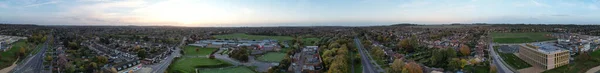 英格兰 Luton 2022年10月26日 英国卢顿路 Barnfield College Higher Education的美丽空中景观 日落时高角度无人机摄像 — 图库照片