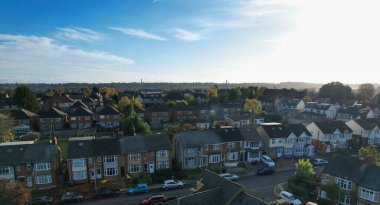 Güneşli bir günde, Britanya 'nın Luton şehrinin güzel hava manzarası  