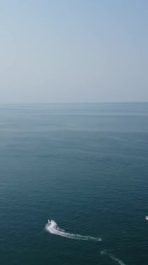 İngiltere 'deki Sandy Beach' in hava görüntüsü, Bournemouth City 'deki İngiltere Sahili' nin dikey görüntüsü.