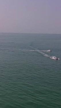İngiltere 'deki Sandy Beach' in hava görüntüsü, Bournemouth City 'deki İngiltere Sahili' nin dikey görüntüsü.