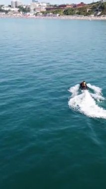 İngiltere 'deki Sandy Beach' in hava görüntüsü, Bournemouth City 'deki İngiltere Sahili' nin dikey görüntüsü.