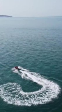 İngiltere 'deki Sandy Beach' in hava görüntüsü, Bournemouth City 'deki İngiltere Sahili' nin dikey görüntüsü.