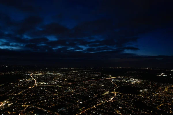夜の街のゴージャス高角度空中ビュー — ストック写真