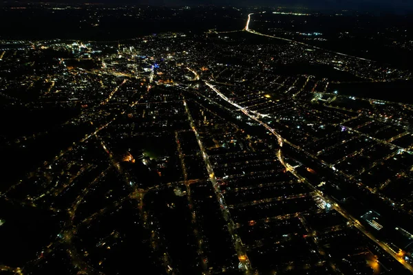 밤중에 도시를 수있는 아름다운 수심높은 — 스톡 사진