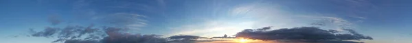 Wysokie Kątowe Nagranie Dramatycznych Chmur Nieba Nad Miastem Widok Lotu — Zdjęcie stockowe