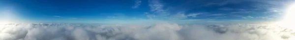 Wysokie Kątowe Nagranie Dramatycznych Chmur Nieba Nad Miastem Widok Lotu — Zdjęcie stockowe