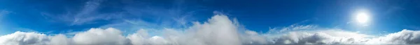 Πανοραμική Άποψη Των Πολύχρωμων Νεφών Στον Πρωινό Ουρανό — Φωτογραφία Αρχείου