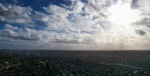 Szenischer Blick Auf Den Bewölkten Himmel Über Der Englischen Stadt — Stockfoto
