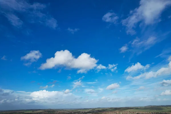 Naturskön Utsikt Över Molnig Himmel Ovanför Engelska Staden Dagtid — Stockfoto