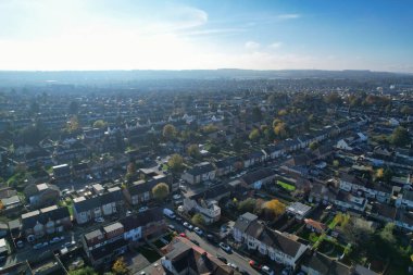 Britanya 'nın Luton şehrinin güzel hava manzarası açık güneşli bir kış gününde