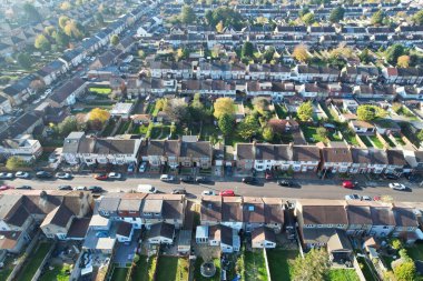 Britanya 'nın Luton şehrinin güzel hava manzarası açık güneşli bir kış gününde