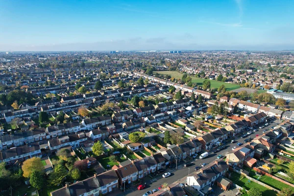 Britanya 'nın Luton şehrinin güzel hava manzarası açık güneşli bir kış gününde