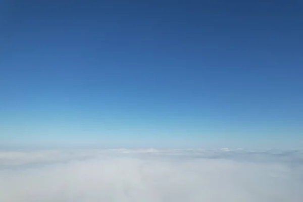 Gündüz Sisli Bulutların Üzerinde Drone Görünümü — Stok fotoğraf