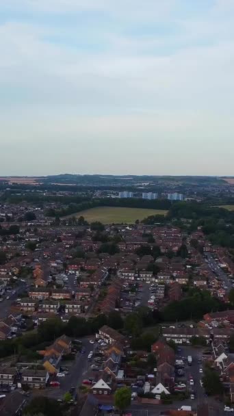 イングランドのルトン町の地方公共公園の高角度映像 — ストック動画