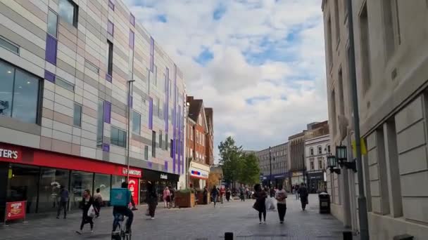 英国卢顿中城的居民购物商场是英国的混合社区和多文化城市 — 图库视频影像