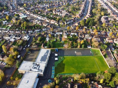 Britanya 'nın Luton şehrinin güzel hava manzarası açık güneşli bir kış gününde