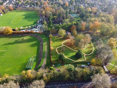 Britanya 'nın Luton şehrinin güzel hava manzarası açık güneşli bir kış gününde