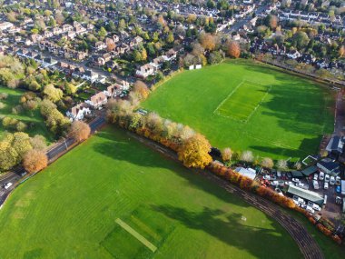 Britanya 'nın Luton şehrinin güzel hava manzarası açık güneşli bir kış gününde