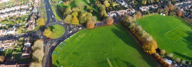 Britanya 'nın Luton şehrinin güzel hava manzarası açık güneşli bir kış gününde