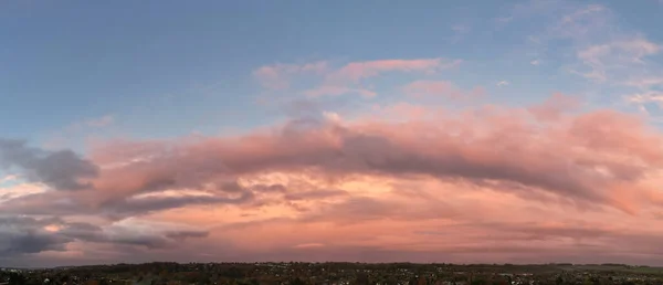 Живописный Вид Облачного Неба Над Английским Городом Дневное Время — стоковое фото