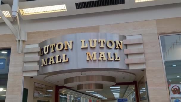 Slow Motion Filmagem Central Luton Shopping Center Com Pessoas Central — Vídeo de Stock