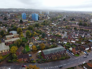 BİRLİK KINGDOM, LUTON - 27 Kasım 2023: Luton Leagrave İngiltere 'nin Mimari ve Karayolları Yüksek Açı Görünümü  