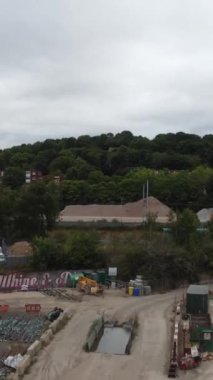 İHA 'nın Kamera Görüntüsü Saint Augustine Ave Luton' daki Konutların Yüksek Açı Görüntüsü