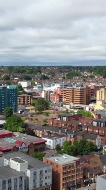 İHA 'nın Kamera Görüntüsü Saint Augustine Ave Luton' daki Konutların Yüksek Açı Görüntüsü