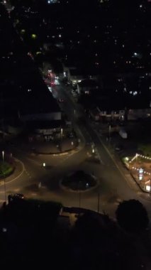 İngiltere 'nin Luton şehrinin Gece Havadan Görüntüsü