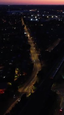 İngiltere 'nin Luton şehrinin Gece Havadan Görüntüsü