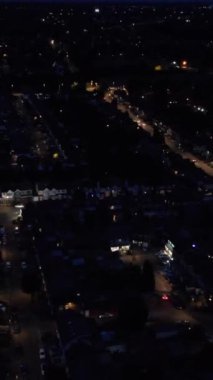 İngiltere 'nin Luton şehrinin Gece Havadan Görüntüsü