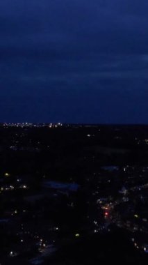 İngiltere 'nin Luton şehrinin Gece Havadan Görüntüsü
