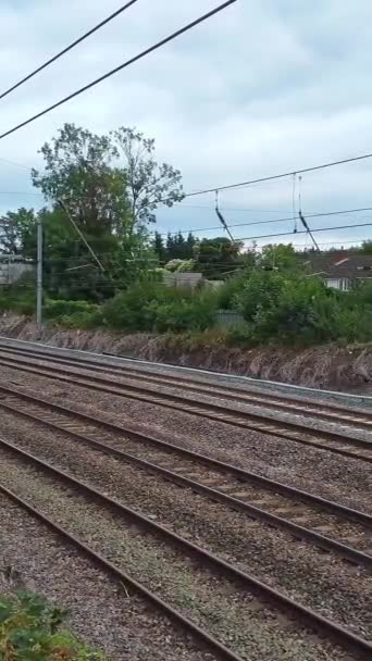 Brittiska Rail Tracks Passerar Genom England Utsikt Över Drönarkameran — Stockvideo