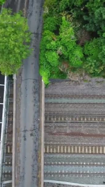 Ngiltere Den Geçen Raylardaki Ngiliz Demiryolları Drone Kamera Görünümü — Stok video