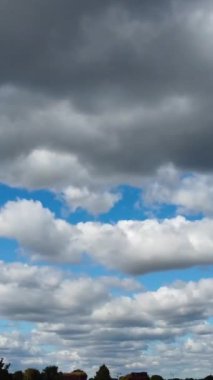 İngiliz Şehri 'nde Hızlı Hareket Eden Bulutlar, Zaman Süratli Görüntü