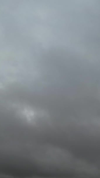 街中の美しい雲のタイムラプス映像 — ストック動画