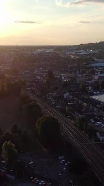 Günbatımında Merkez Luton Şehir ve Binalarının Yüksek Açılı Görüntüleri, İngiltere 'nin Modern ve Tarihi İngiltere Görüntüsü