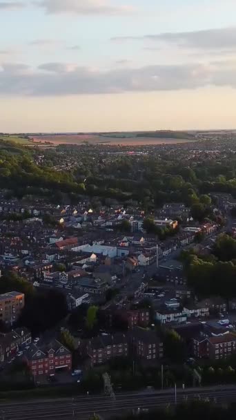 Altitude Alta Vista Aérea Cidade Britânica Dia Ensolarado Claro Filmagem — Vídeo de Stock