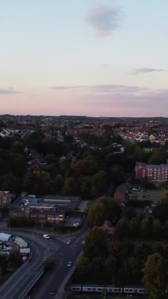 Gran Altitud Vista Aérea Ciudad Británica Claro Día Soleado Filmación — Vídeos de Stock