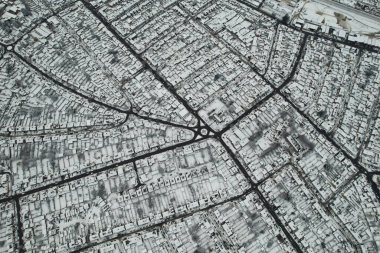  Kar yağışından sonra Kuzey Luton 'un manzarası ve Cityscape' i, İngiltere 'nin Kuzey Luton şehrinin havadan görüntüsünü kapsıyordu. 2022 kışının ilk kar yağışı.